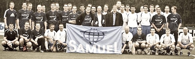 StepStone Deutschland Fu�ballmannschaft spielt f�r Samuel Charity